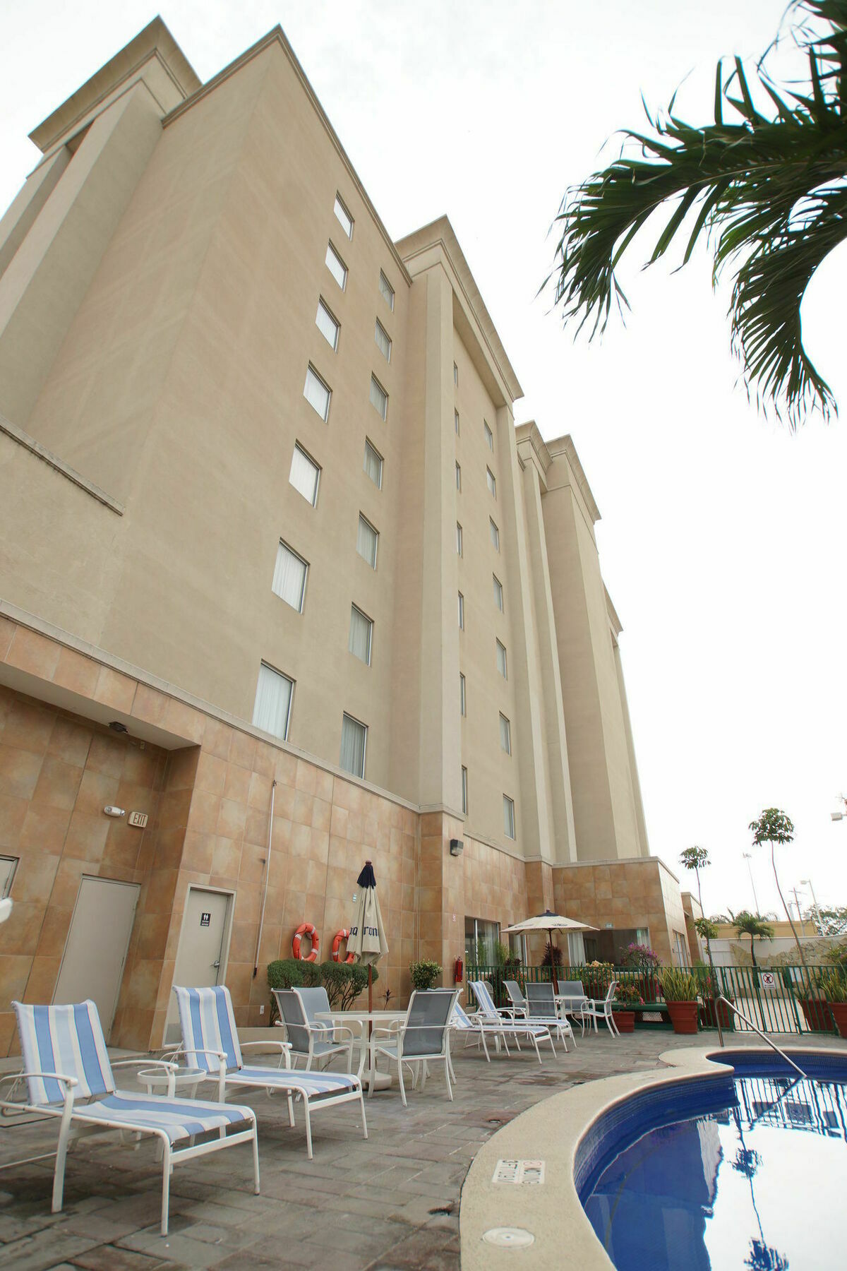 Hampton Inn Tampico Airport Bagian luar foto