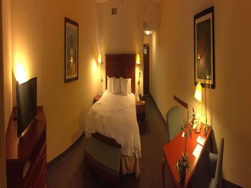 Hampton Inn Tampico Airport Bagian luar foto